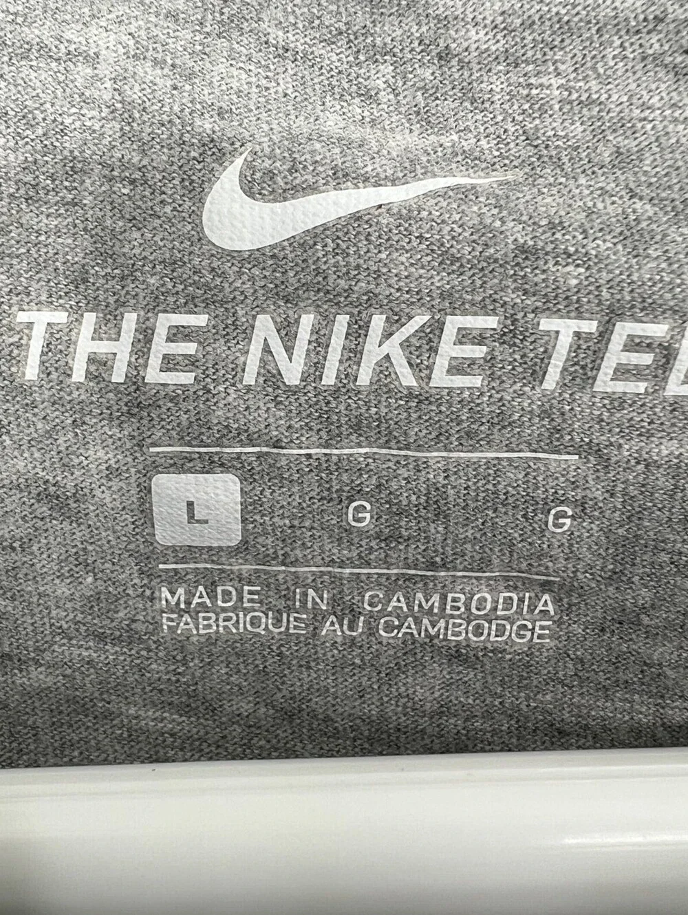 Nike Swoosh Men's Size L Grey T-shirt (1-22)